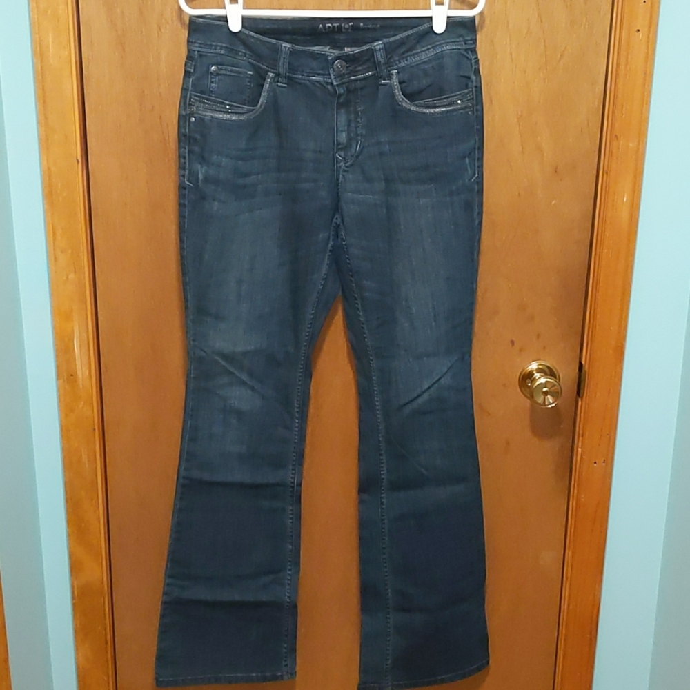 Apt 9 bootcut (curvy) jeans size 8
